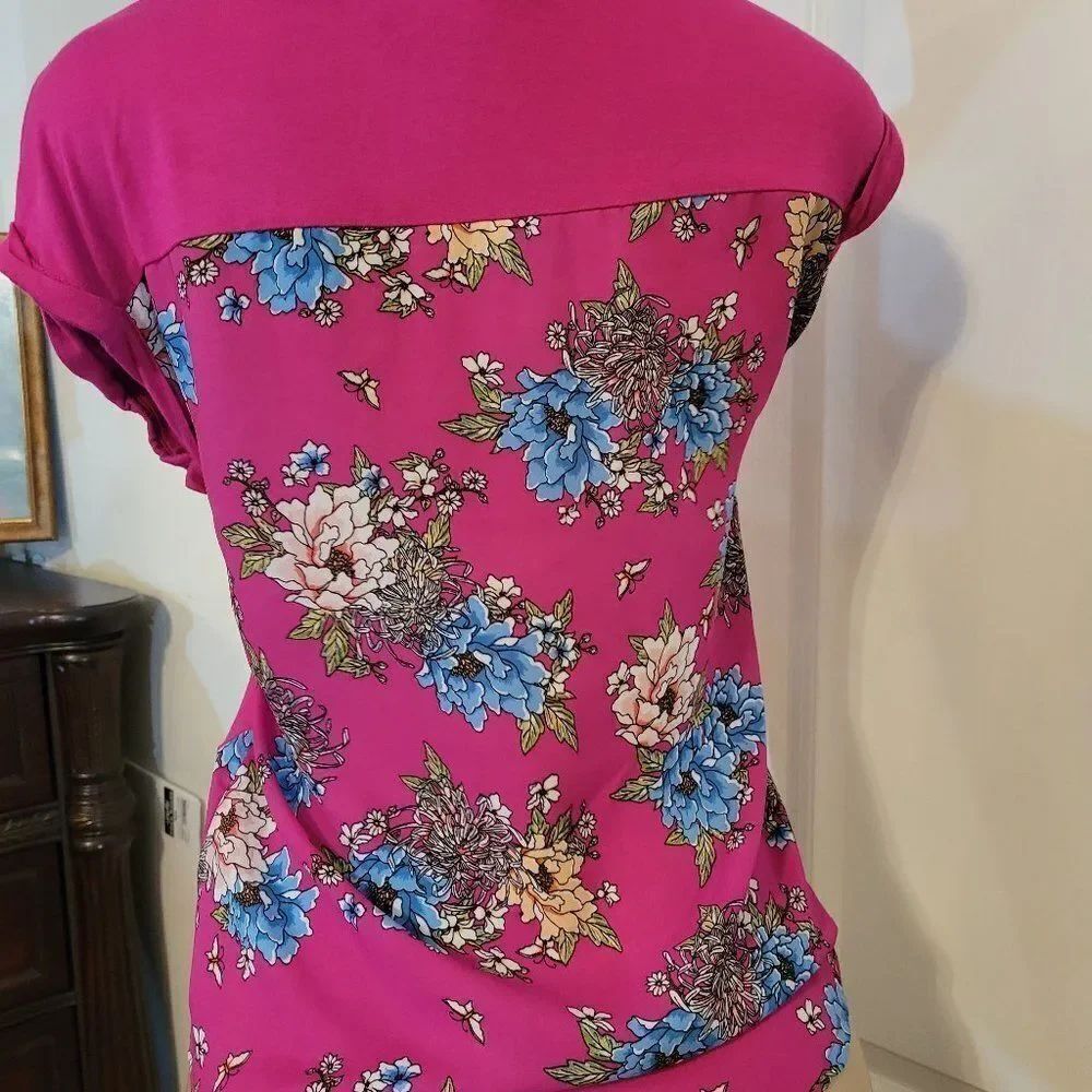PINK REPUBLIC SHORT SLEEVE ROUND NECK BACK FLORAL T-SHIRT